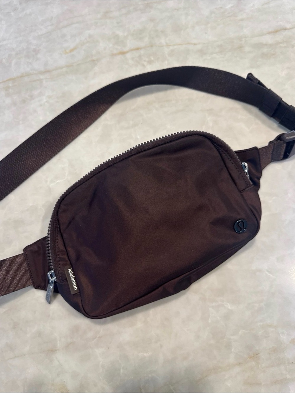 lululemon Everywhere Belt Bag 2L - French Press